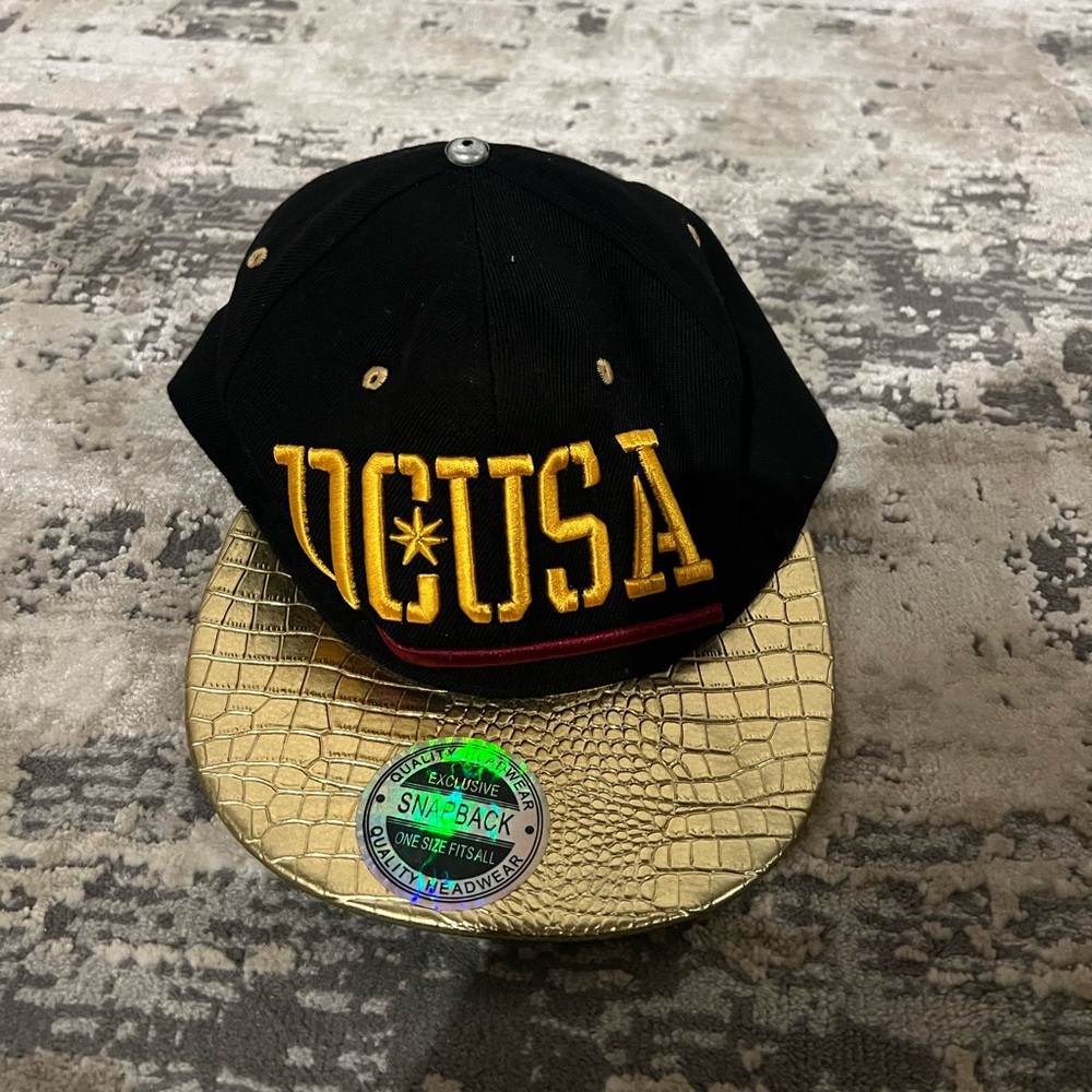 DC USA Black / Gold SnapBack Cap One Size